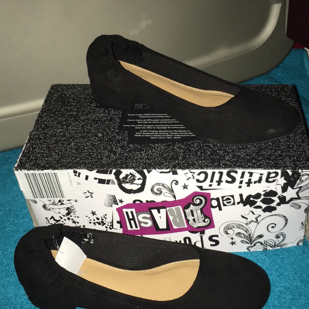🌹🌹Gorgeous NWT Suede Black Beauty 1-2” Heels - Picture 3 of 5